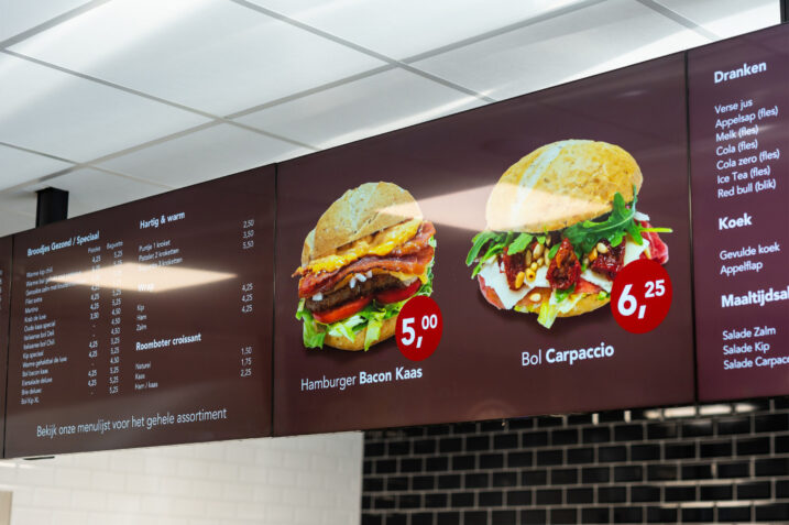 Beeld_beeldschermen_BroodjeRijen